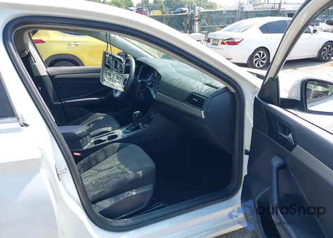 2019 Volkswagen Jetta 1.4T R-Line/1.4T S/1.4T Se z USA, uszkodzony, nr VIN 3VWC57BU0KM060381